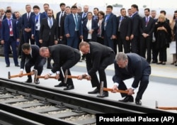 افتتاح خط لوله باکو-تفلیس-قارص توسط رهبران ترکیه، گرجستان و جمهوری آذربایجان در آبان ماه ۹۶