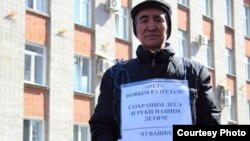 Шорцы пикетируют администрацию угольной кампании. 2013 год