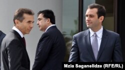 ბიძინა ივანიშვილი, მიხეილ სააკაშვილი, ირაკლი ალასანია. 2012 წლის 9 ოქტომბერი