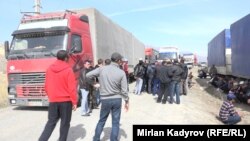 Кыргыз-кытай чек арасындагы “Торугарт” өткөрмө бекети. Иллюстрациялык сүрөт.