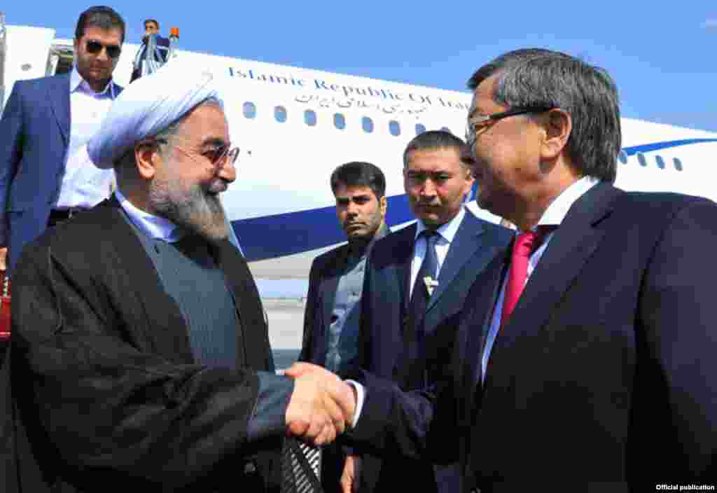 Как сообщили "Азаттыку" в посольстве Ирана в Бишкеке, Роухани планирует встретиться с президентом РФ Путиным и лидером КНР Си Цзиньпинем 