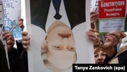 Путін хотів відправити свого помічника Владислава Суркова послом до Республіки Білорусь, але президент Олександр Лукашенко запротестував