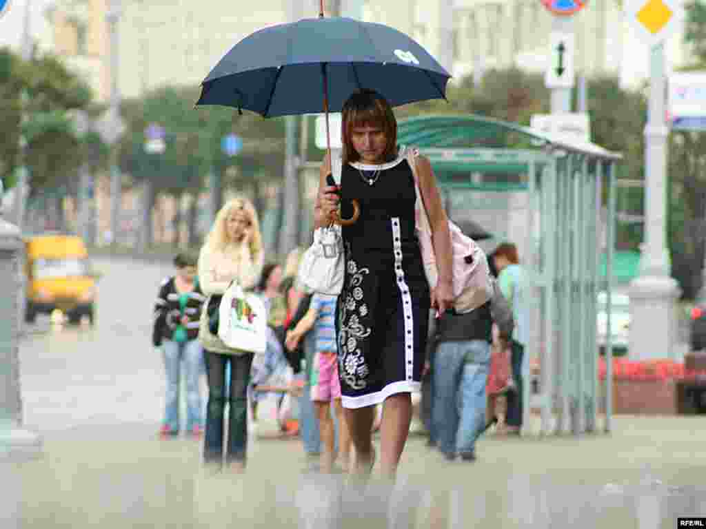 Грибной дождь - мелкий, моросящий, дробный дождь из низких туч, идущий в грибную пору при свете солнца