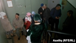 Рәфис Кашапов тарафдарлары коридорда утырырга мәҗбүр