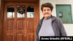 "Sami smo nas dvoje. Nema djece, nema unučadi, nema nikoga. Zbog toga smo nesretni. Svi su u Zagrebu i nitko neće doći", kaže Mara Jeleč