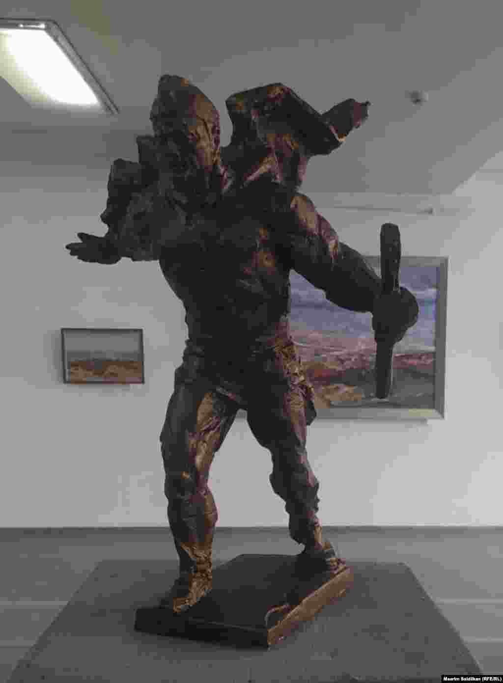 Б.К. Сыдыковдун "Чолпонбай Түлөбердиевдин эстелигине эскиз". Гипс, тон берүү.