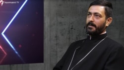 Երկրորդ քահանան է ընդվզում հոգևոր վերնախավի դեմ