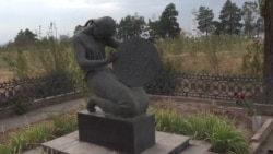 На могиле Марата Арипова