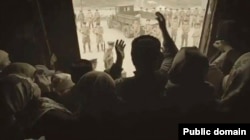 Qırımtatarlar sürgün etilgende ayvan vagonlarına mindirile. "Haytarma" filmi