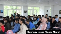 Кыргыз лидерлер академиясынын угуучулары