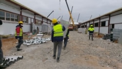 Москвада оорукана салып жаткан кыргыз мигранттары.