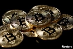 Криптовалютанын эң белгилүү түрү - биткоиндин (Bitcoin) эмблемасы.