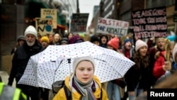 Грета Тунберг Стокгольмдогу акциялардын биринде.