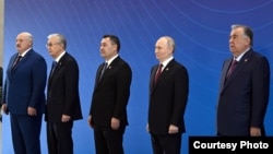 Александр Лукашенко, Касым-Жомарт Токаев, Садыр Жапаров, Владимир Путин жана Эмомали Рахмон. Бишкек. ЖККУ саммити. 2025-жылдын 27-ноябры.