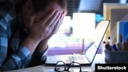 „Dacă accepți să răspunzi în timp real fiecărei notificări de email, sms, mesaj de whatsapp, telegram, slack, poți să-ți iei la revedere de la somn”, avertizează specialistul în resurse umane, Roxana Mocanu 