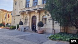 Засилено полицейско присъствие до сградата на общината в Пловдив, 20 октомври 2025 г.