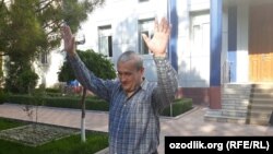 Бобомурод Абдуллаев после освобождения из-под стражи в зале суда. Ташкент, май 2018 года.   