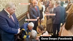 Dinu Robertin și Radu Teodoru, alături de Diana Șoșoacă și fostul ambasador al Rusiei la București, Valeri Kuzmin (cu spatele).