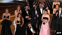 ამერიკის კინოაკადემიის მიერ საუკეთესო ფილმად აღიარებულმა „ანორამ“ კიდევ ოთხი „ოსკარი" მოიპოვა