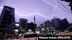 په وروستیو کې په خیبر پښتونخوا او د پاکستان په نورو برخو کې بارانونو، سیلۍ او تندرونو زیانونه اړولي دي ـ پخوانی انځور.