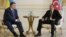 Встреча президентов Украины и Азербайджана - Петра Порошенко (слева) и Ильхама Алиева в Баку, 14 июля 2016 г.
