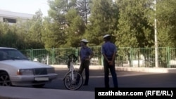 Maskaly polisiýa işgärleri, Türkmenistan, sentýabr, 2020 