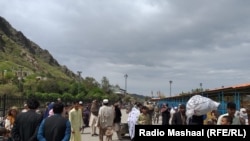 چارواکي وايي، د تورخم دواړو خواوو ته یې خلکو ته د تګ راتګ اجازه ورکړې ده - پخوانی انځور. 