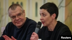 Марыя Калесьнікава і Віктар Бабарыка на прэсавай канфэрэнцыі ва Ўкраіне 14 сьнежня