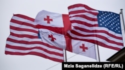 Флаги США и Грузии