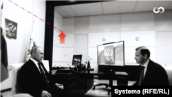 Интервью Владимира Путина Сергею Брилеву, опубликованное 27 августа 2020 года. Официально оно якобы было в Ново-Огарёеве, но шов на стене выдает резиденцию в Сочи