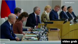 Законопроекты были внесены в Госдуму России в марте и приняты в сверхбыстром режиме менее чем за месяц