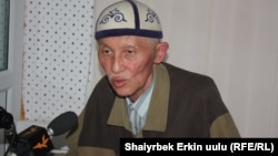 Дастан Сарыгулов в студии "Азаттыка", Бишкек, 30 августа 2011 года.