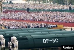 Rachete nucleare intercontinentale chinezești la parada militară de aniversare a 80 de ani de la sfârșitul celui de-al Doilea Război Mondial, Beijing, 3 septembrie 2025.