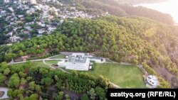 Нурсултан Назарбаевдин жакындарына таандык кымбат үй-жайдын бири.