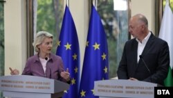 Урсула фон дер Лайен даде съвместна пресконференция от ВМЗ-Сопот с премиера Росен Желязков в неделя, 31 август. 