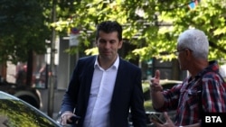 Кирил Петков од партијата „Продолжуваме со промените“ која освои најмногу гласови на третите годинава парламентарни избори што се одржаа во Бугарија