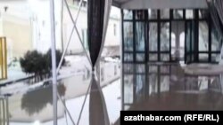 Çoganlynyň, Şoruň we Garadamagyň köçelerini, käbir jaýlaryň girelgelerini ýagyn suwlary basdy.