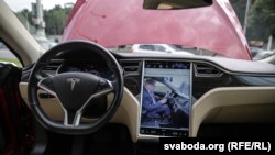 Кампутарная панэль "Тэслы"