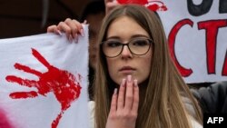 Dora e gjakosur është bërë simbol i lëvizjes studentore serbe.