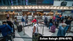 Унгарците вакцинирани со Спутник V или Синофарм сè уште не можат да одат во многу европски земји без да бидат ставени во карантин.