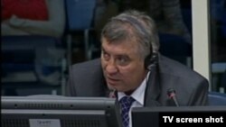 Tomislav Kovač kao svedok odbrane na suđenju ratnom predsedniku Republike Srpske Radovanu Karadžiću pred Haškim tribunalom, 1. novembra 2013.