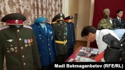 Тулешовдун аскер кийимдери