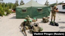 Село Максат близ кыргызско-таджикской границы. 4 мая 2021 года. Иллюстративное фото. 