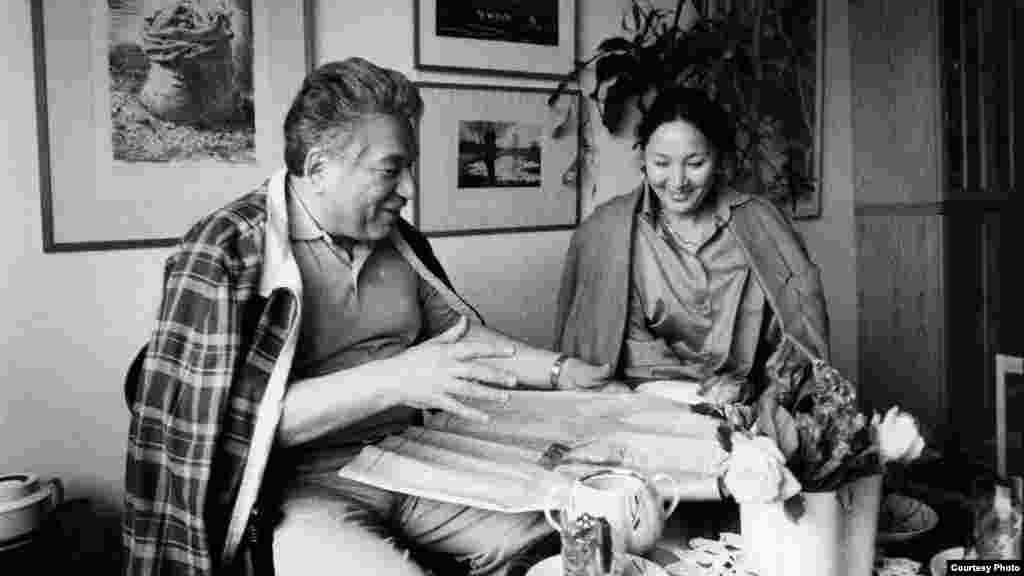 Мария Урматовна Чыңгыз Айтматовдун биринчи окурманы жана редактору да болчу. &ldquo;Кылым карытар бир күн&rdquo; романын Мария Айтматова өз колу менен терип чыккан.