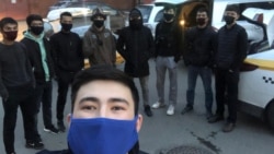 Адилет Омуров ыктыярчылар менен