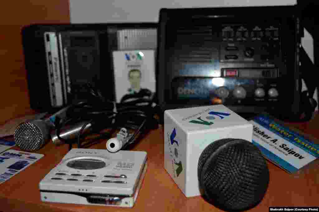 Журналист Саипов освещал революцию 2005 года в Кыргызстане, андижанские события, произошедшие в тот же год, сотрудничая с Voice of Ameriсa, RFE/RL-Ozodlik, BBC, Mashhad, "Фергана.Ру".