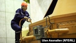 Токтогул ГЭСинин жумушчусу. 