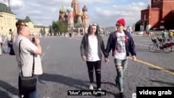 Two guys holding hands in Red Square elicited some shocking reactions from Muscovites in a new video from ChebuRussiaTV.