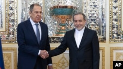 Министры иностранных дел России и Ирана Сергей Лавров и Аббас Аракчи