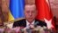 Президент Туреччини Реджеп Таїп Ердоган під час церемонії підписання угоди, підтриманої ООН, про розблокування експорту зерна з України на тлі глобальної продовольчої кризи, спричиненої масштабним вторгненням РФ на українську територію. Стамбул, Туреччина, 22 липня 2022 року